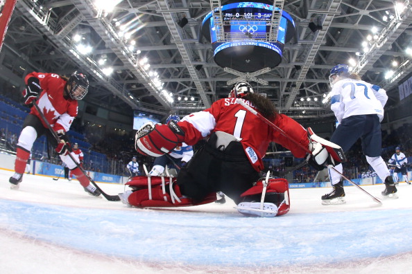 getty_naisleijonatsuomikanada20140210