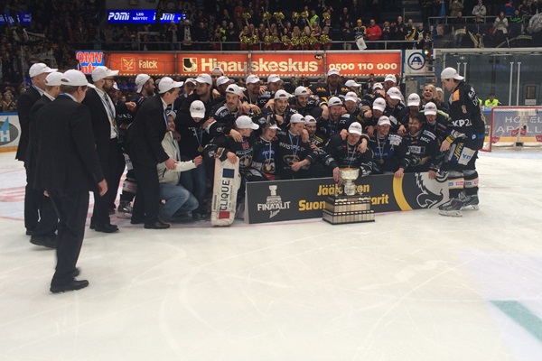 is_mestarit_joukkuekuva_karpat_20140428a