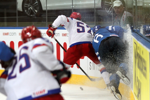 ii_venäjäsuomifinaali2014taklaus