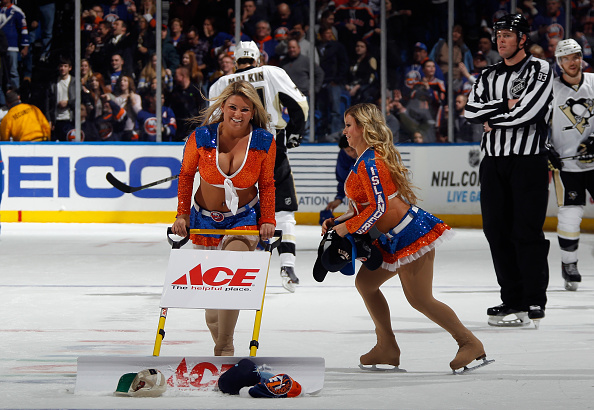 getty_cheerleadersnyislanders2015