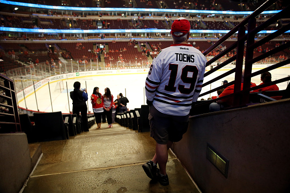 getty_unitedcenterchicagoblackhawks20150610b