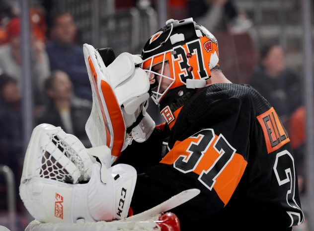 Chicago Blackhawks v Philadelphia Flyers