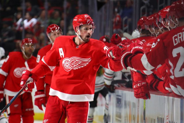 Chicago Blackhawks v Detroit Red Wings