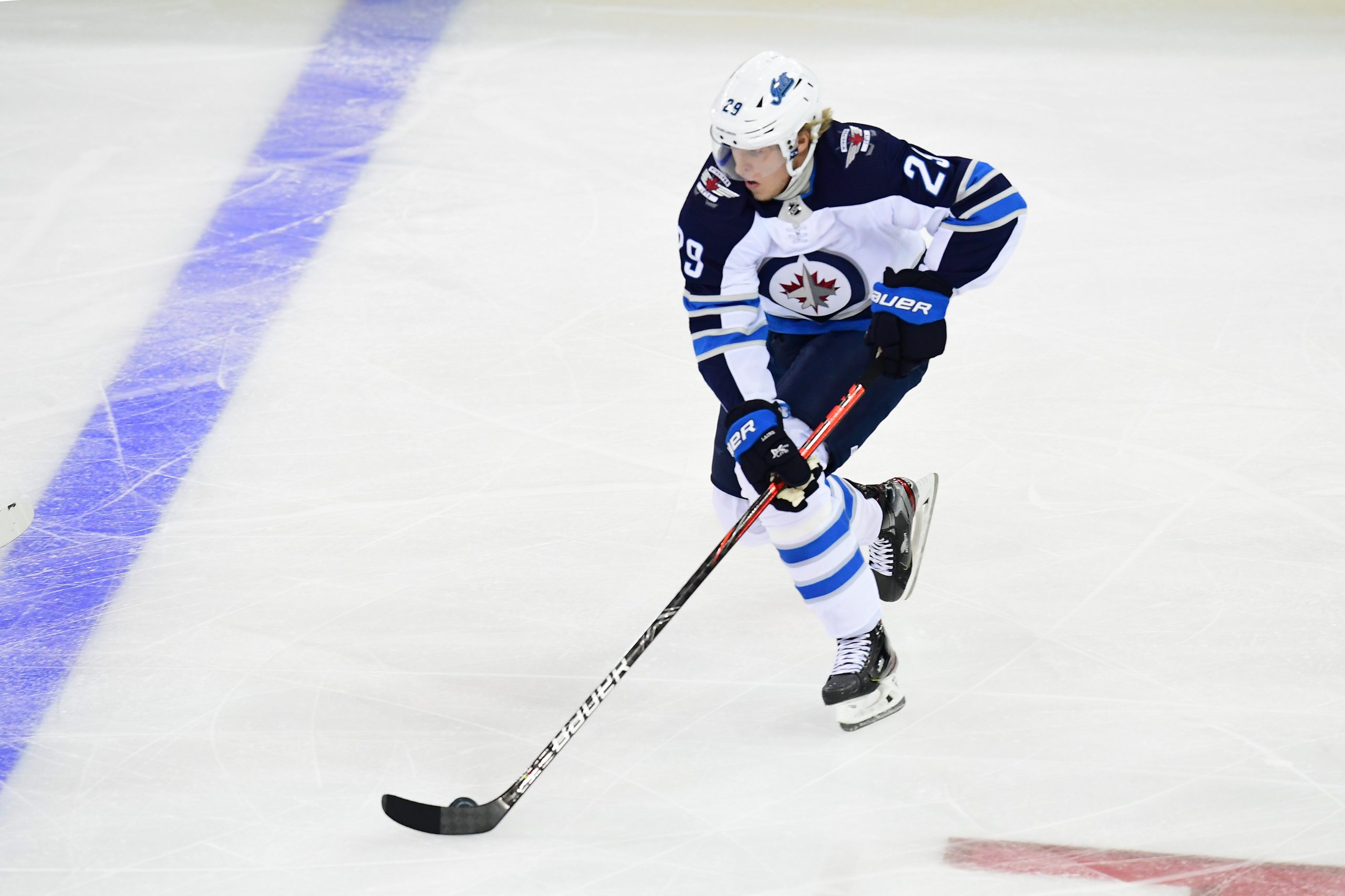 Kova viisikko! Patrik Laine pääsee heti Blue Jackets debyytissään