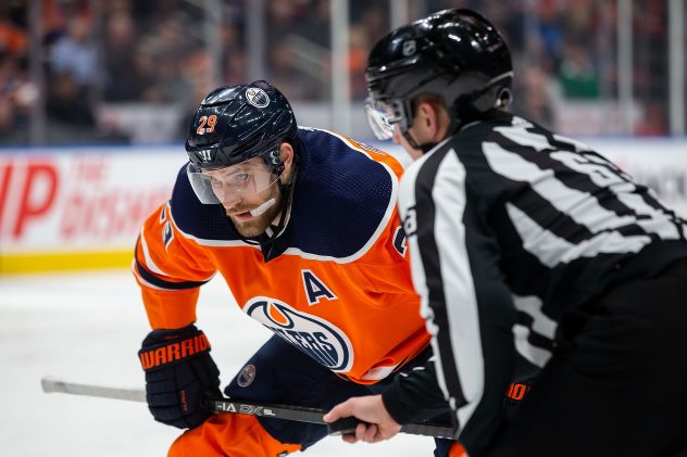 Chicago Blackhawks v Edmonton Oilers