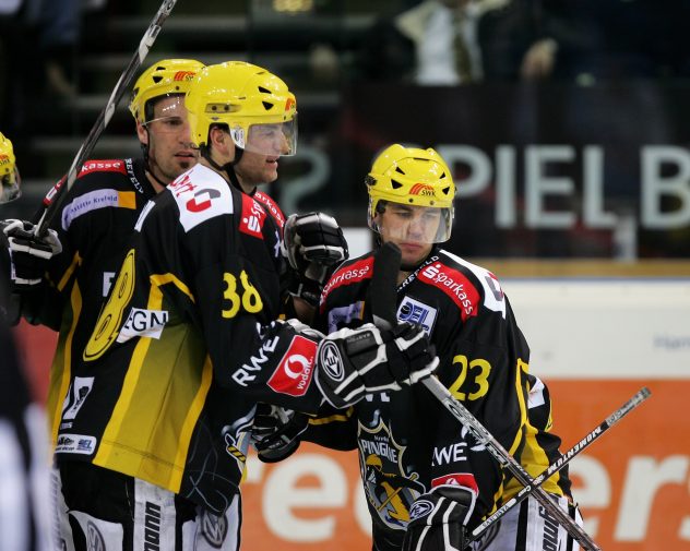 Hamburg Freezers v Krefeld Pinguine