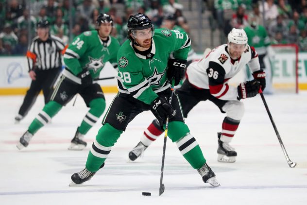 Arizona Coyotes v Dallas Stars