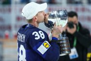 Upea kiekkoura päätökseen! MM-, SM-, ja olympiakultaa voittanut puolustaja päättää pelaajauransa MM-kisat, Suomi, Kanada, 29052022
