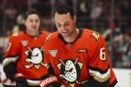 NHL:ssä pyöräytettiin treidi – kahden Stanley Cupin puolustaja vaihtaa seuraa aop_dumoulinbrian20250306