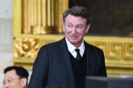 Täyttä tyyliä! Näin Wayne Gretzky kommentoi Aleksandr Ovetshkinin maalijahtia aop_gretzkywayne20250405
