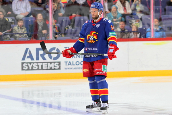 Jere Karalahti On Aloittanut Harjoittelun Kovanaamojen Kanssa Poydalla Pari Tarjousta Suomikiekko